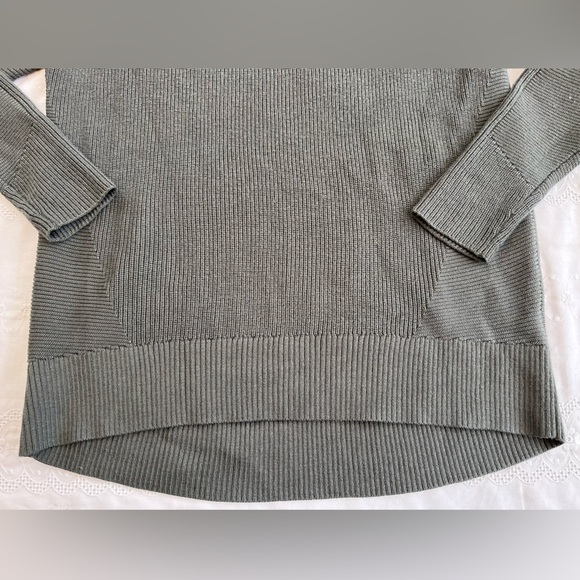 Athleta size S grey knitted v neck sweater in great condition - Picture 6 of 6